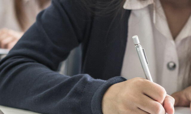 Ti år gamle jenter ble truet med voldtekt av gutter i klassen